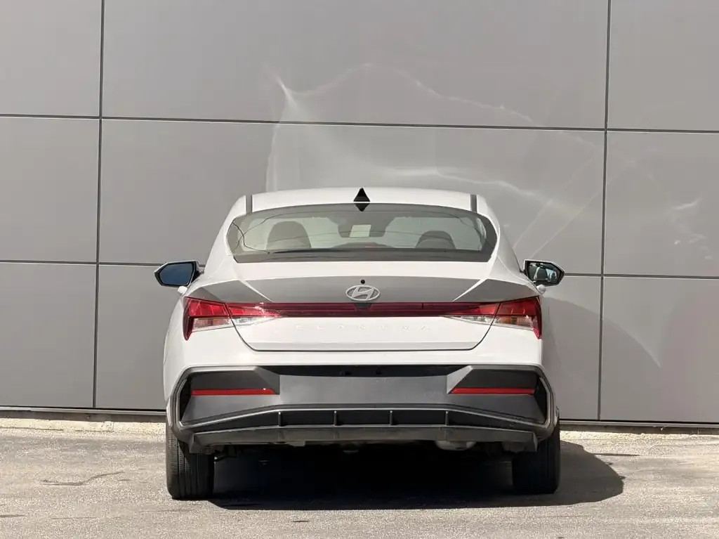 Hyundai Elantra 2025 photo 5