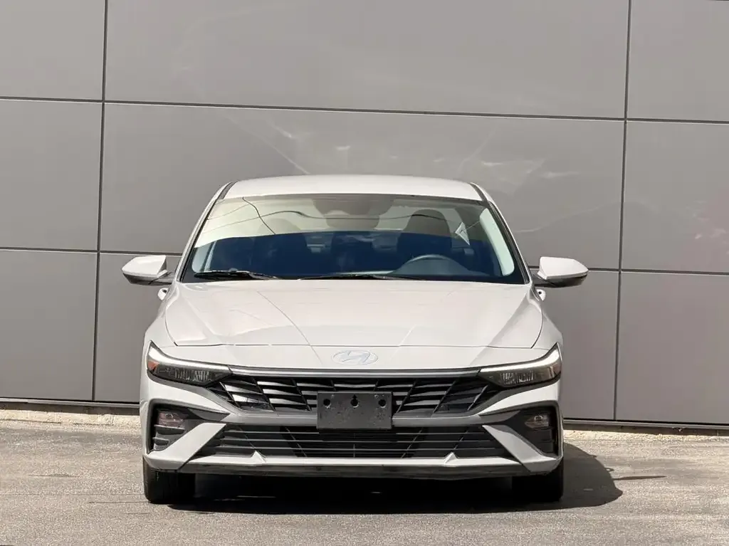 Hyundai Elantra 2025 photo 2