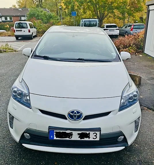 Toyota Prius Plug-In Hybrid 2013 photo 4