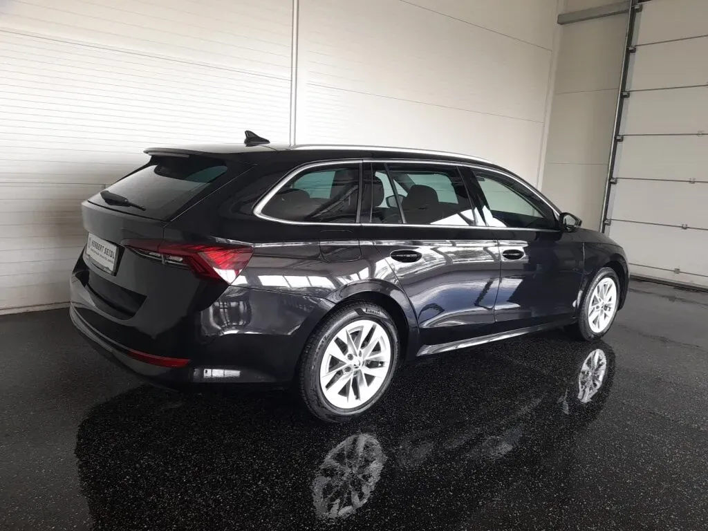 Skoda Octavia 2023 photo 2