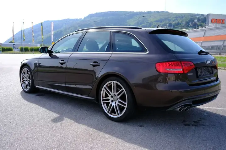 Audi A4 Avant 2010 photo 2