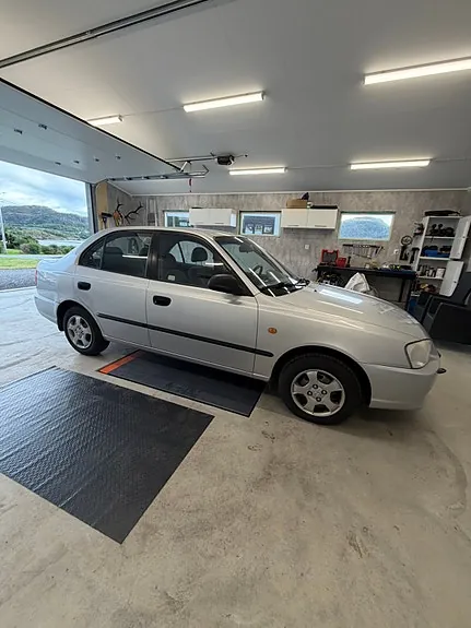 Hyundai Accent 2000 photo 2