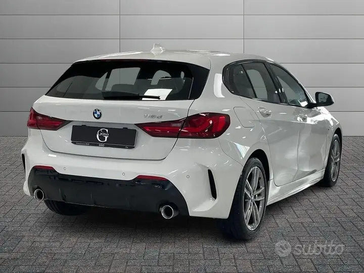 BMW 1 Series 2024 photo 3