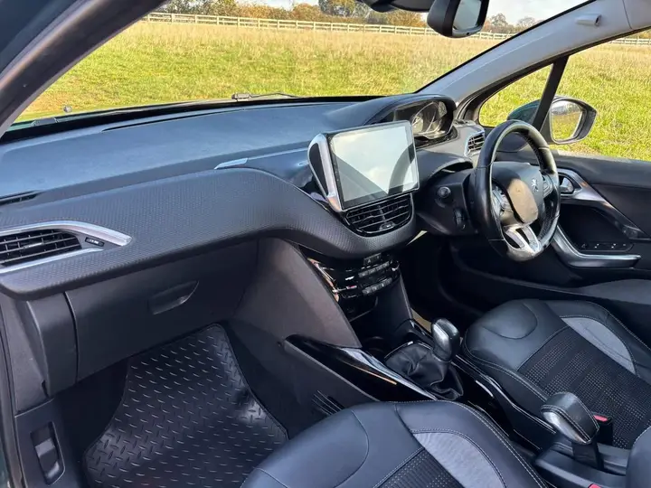 Peugeot 2008 2017 photo 2