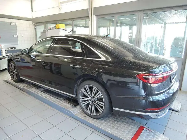 Audi A8 2021 photo 2