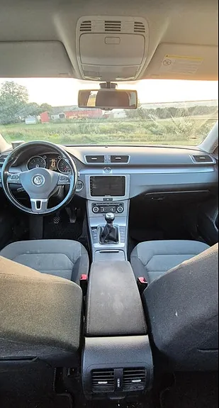 Volkswagen Passat 2011 photo 2