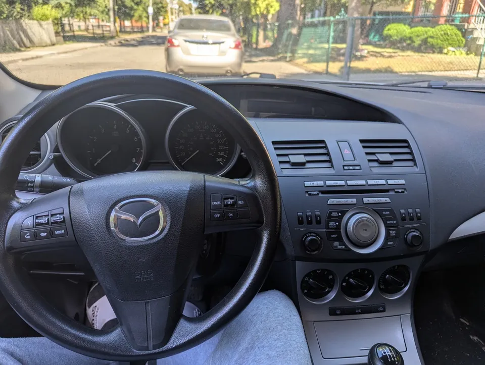 Mazda Mazda3 2010 photo 4