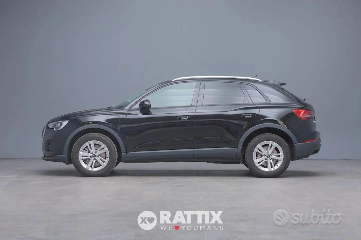 Audi Q3 2022 photo 2
