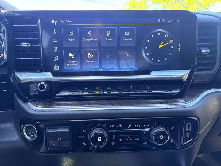 Chevrolet Silverado 1500 2024 photo 3
