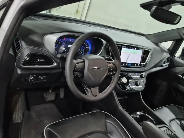 Chrysler Pacifica 2026 photo 2