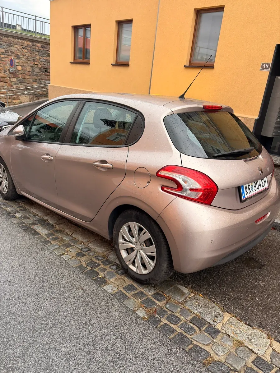 Peugeot 208 2013 photo 3
