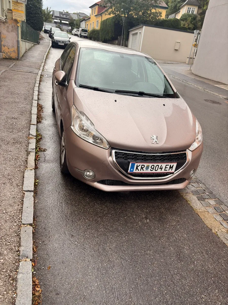Peugeot 208