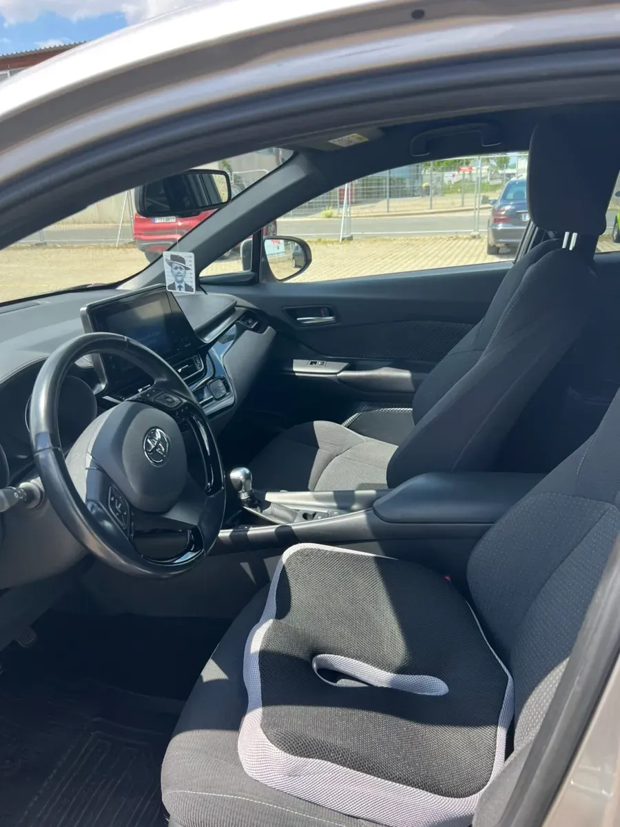 Toyota C-Hr 2017 photo 3