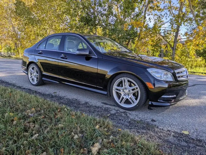 Mercedes-Benz C-Class 2011 photo 3