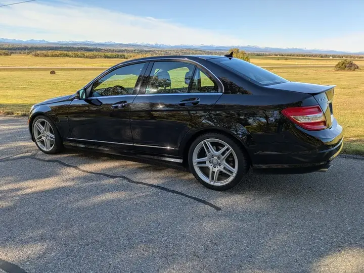 Mercedes-Benz C-Class 2011 photo 2