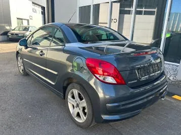 Peugeot 207 2011 photo 3