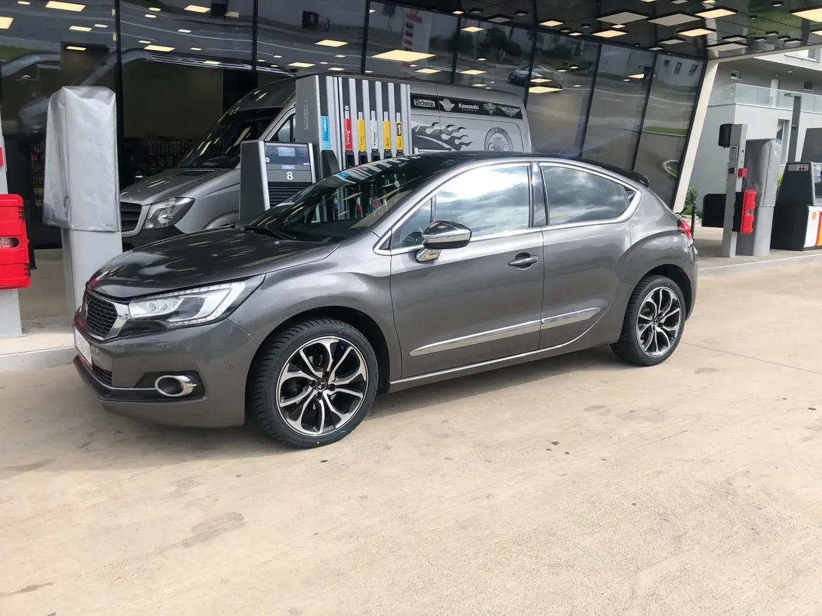 DS Automobiles Ds 4