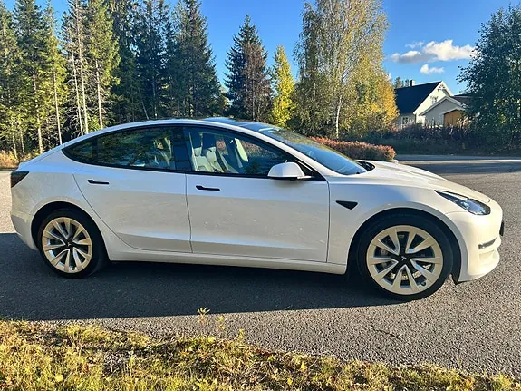 Tesla Model 3 2022 photo 4