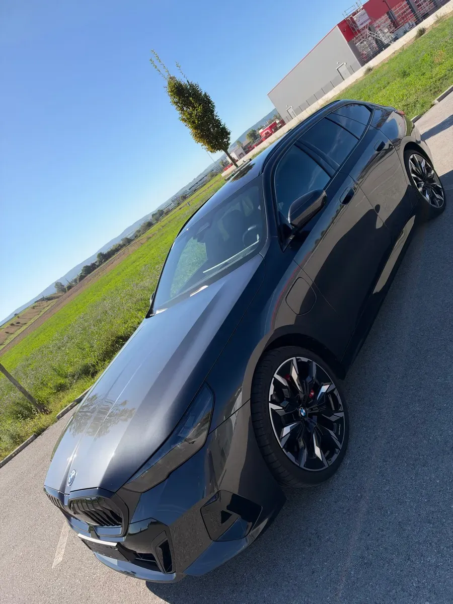 BMW 5 Series 2025 photo 2