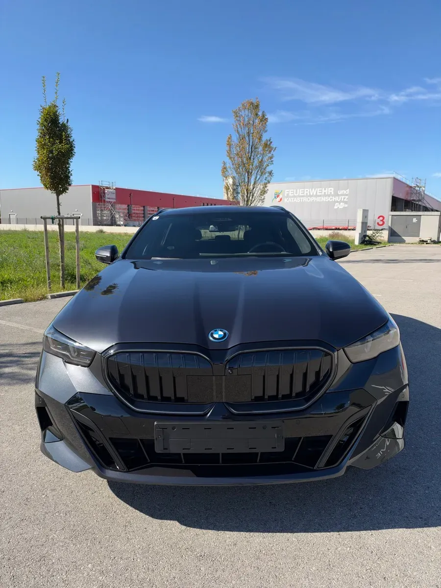 BMW 5 Series 2025 photo 3