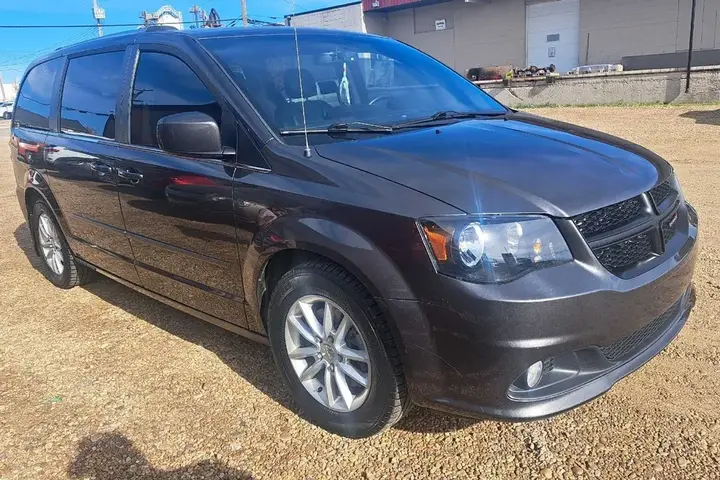 Dodge Grand Caravan 2016 photo 2