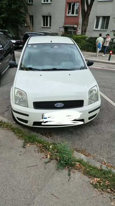 Ford Fusion 2004 photo 2