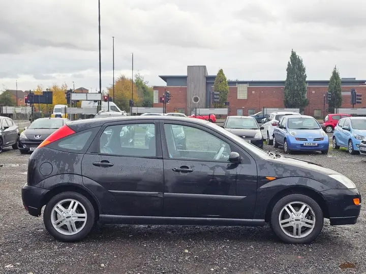 Ford Focus 2000 photo 2
