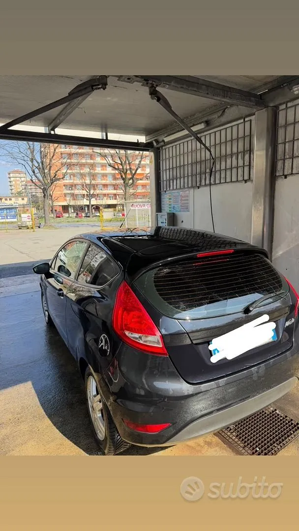 Ford Fiesta 2010 photo 2