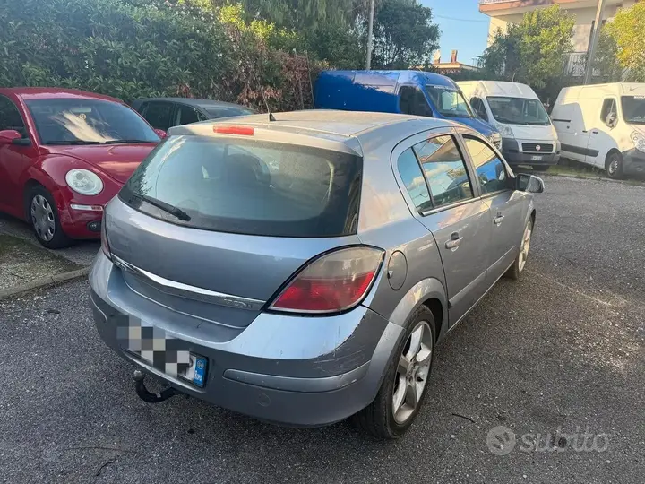 Opel Astra 2004 photo 2