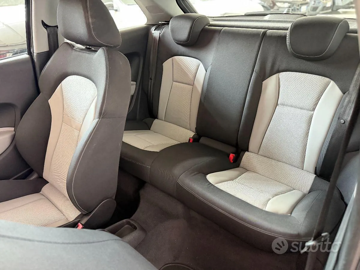Audi A1 2010 photo 5