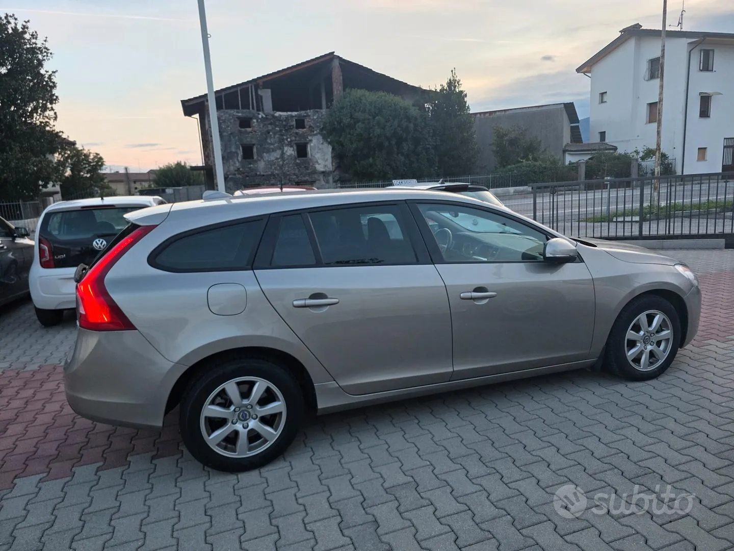 Volvo V60 2012 photo 4