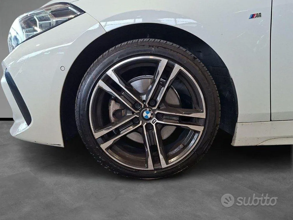 BMW 1 Series 2023 photo 5