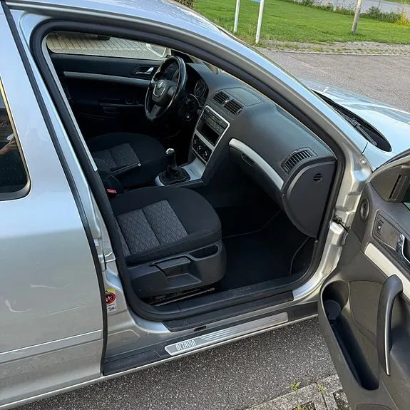 Skoda Octavia 2010 photo 5