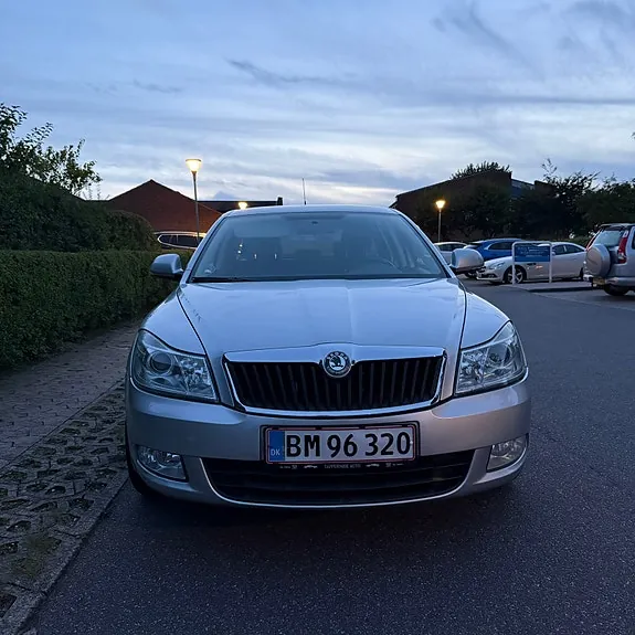 Skoda Octavia 2010 photo 2