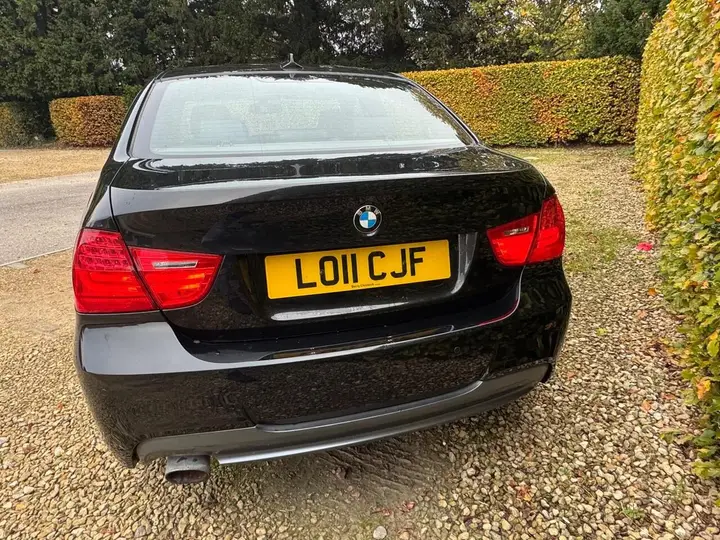 BMW 3 Series 2011 photo 4