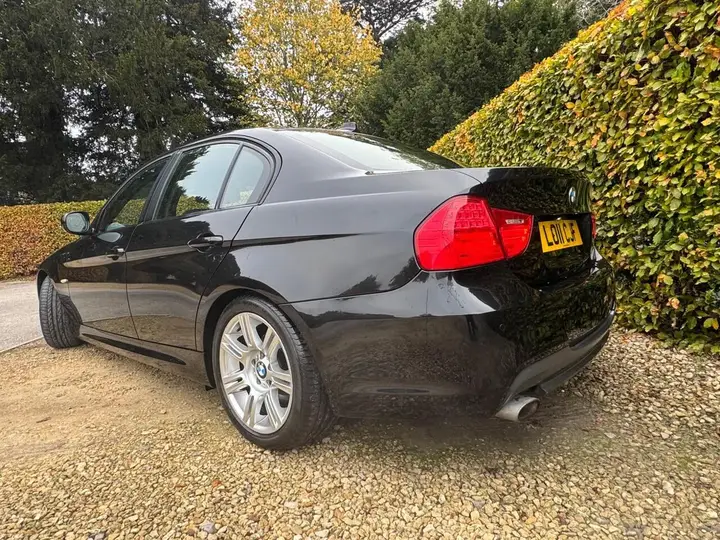 BMW 3 Series 2011 photo 3