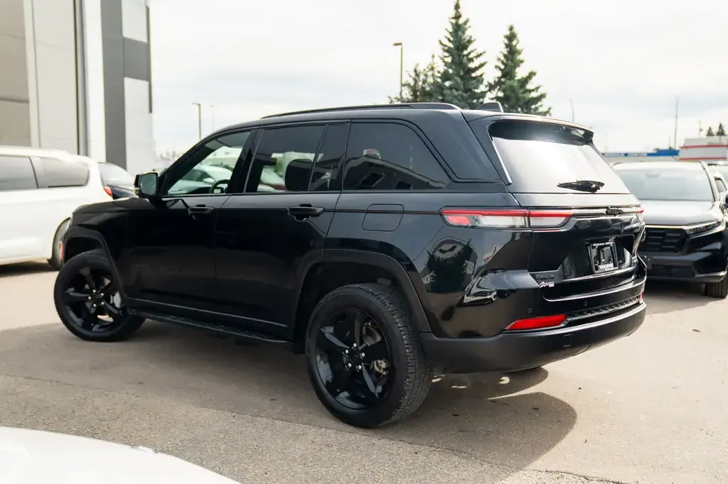 Jeep Grand Cherokee 2024 photo 3