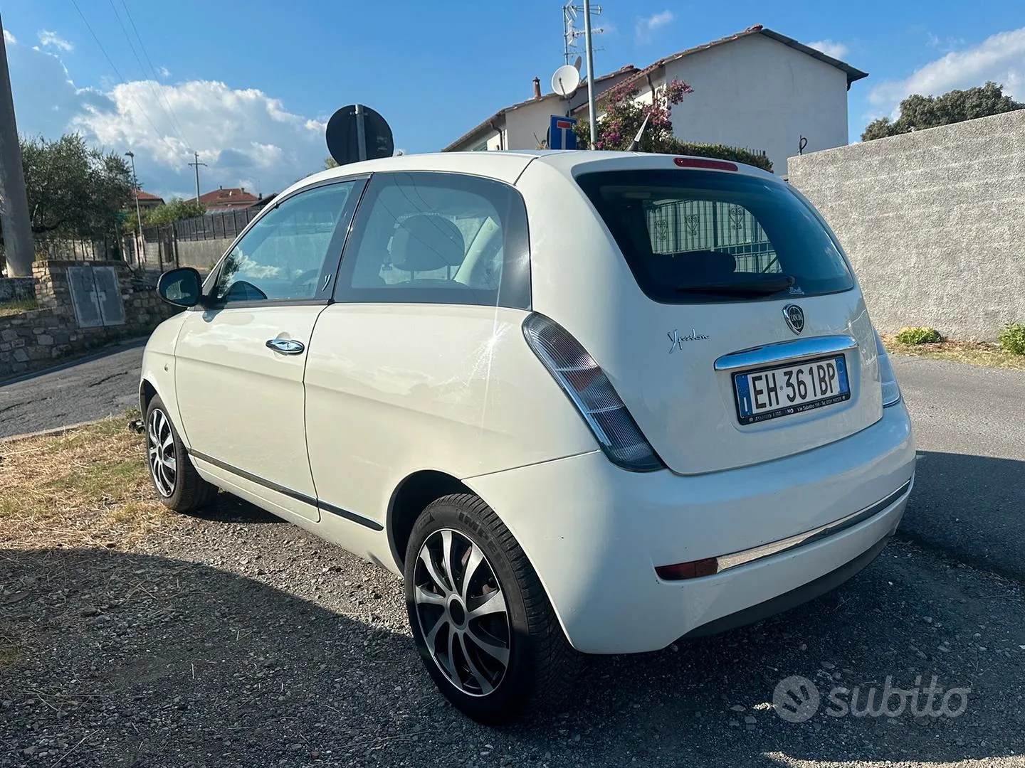 Lancia Ypsilon 2011 photo 2