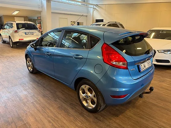 Ford Fiesta 2011 photo 2