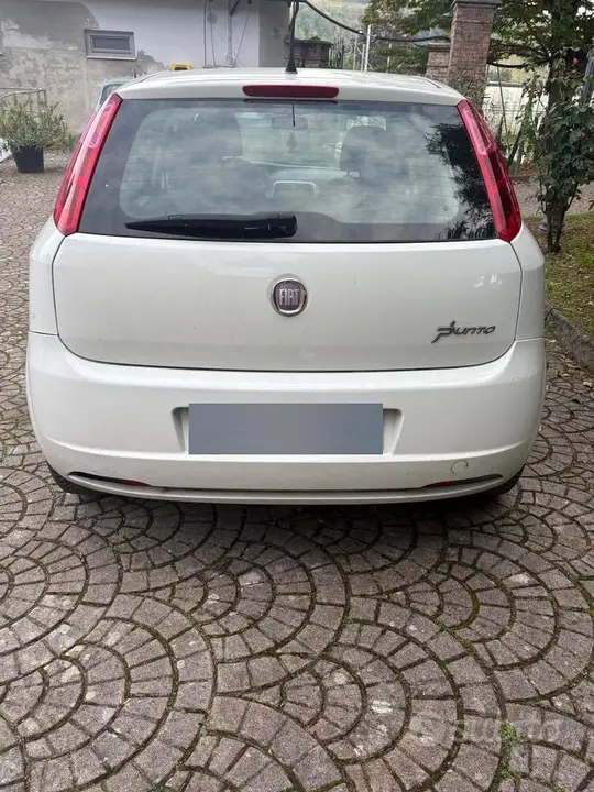 Fiat Punto Evo 2011 photo 2