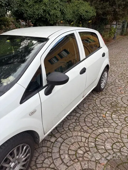 Fiat Punto Evo 2011 photo 3