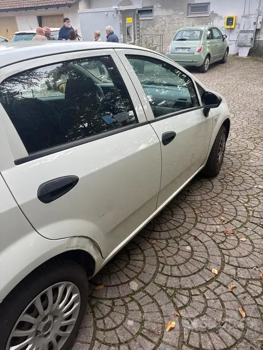 Fiat Punto Evo 2011 photo 4