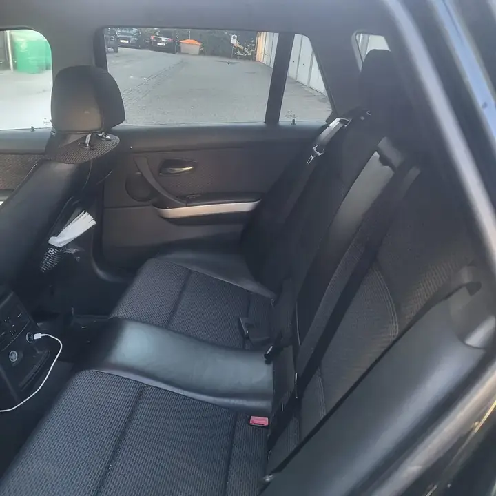 BMW 3 Series 2010 photo 3