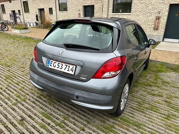 Peugeot 207 2011 photo 4