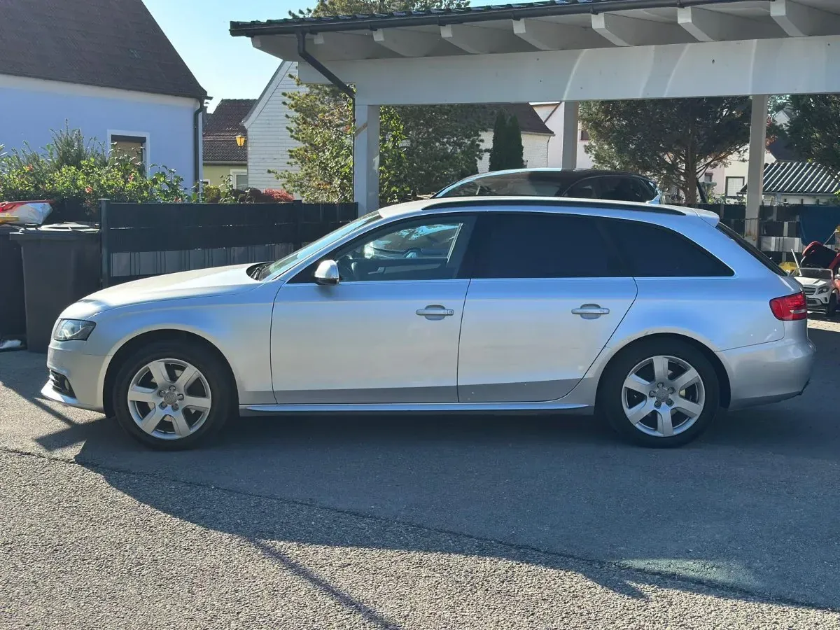 Audi A4 2011 photo 2