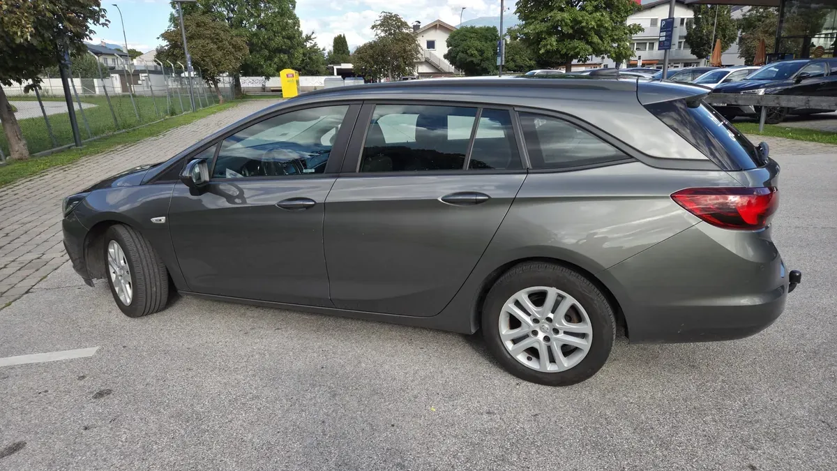 Opel Astra 2018 photo 2