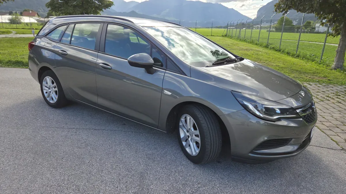 Opel Astra 2018 photo 3