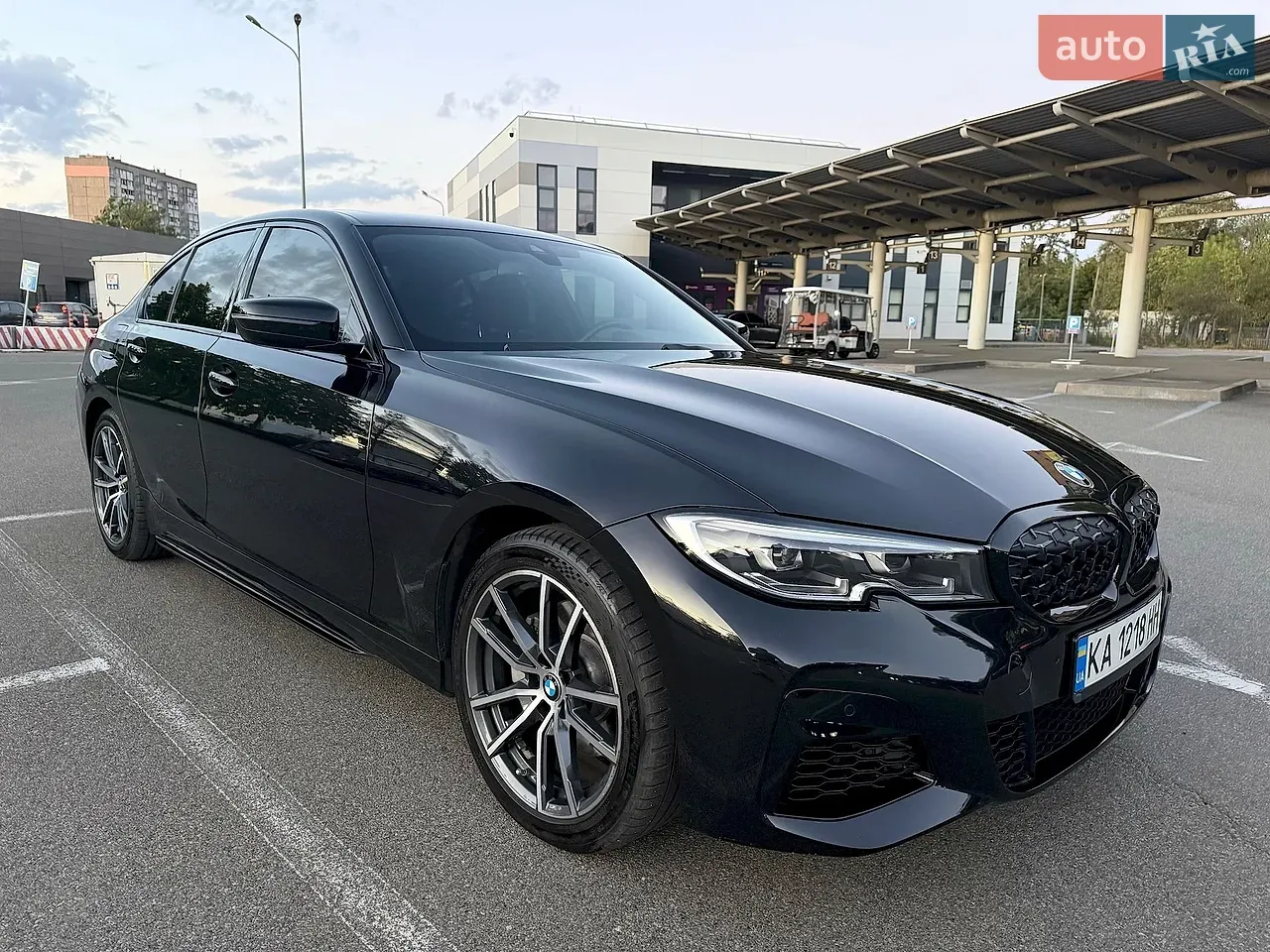 BMW 3 Series 2019 photo 2