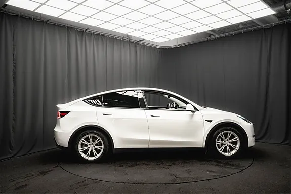 Tesla Model Y 2023 photo 5
