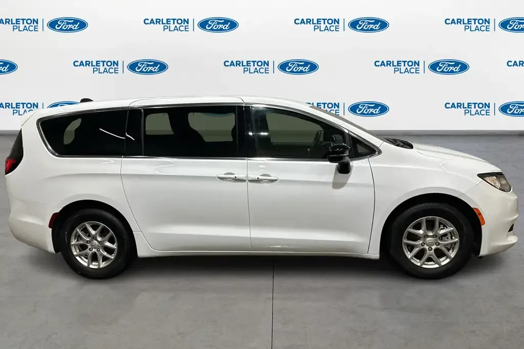 Chrysler Grand Caravan 2026 photo 4